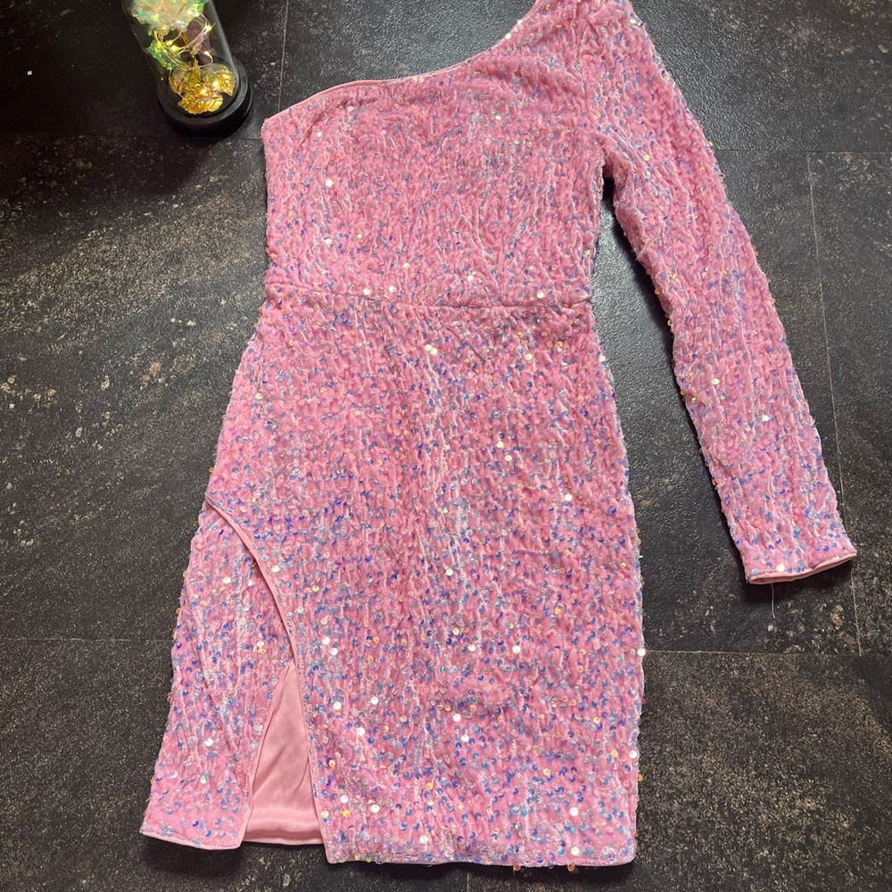 🌸🎀Pink Sequin Asymmetrical Homecoming Dress with Slit🪷🌷